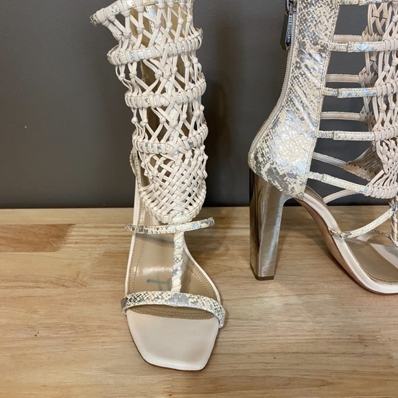 🔻SALE🔻BCBGMAXAZRIA🔹NEW CONDITION • LEATHER - Picture 4 of 12